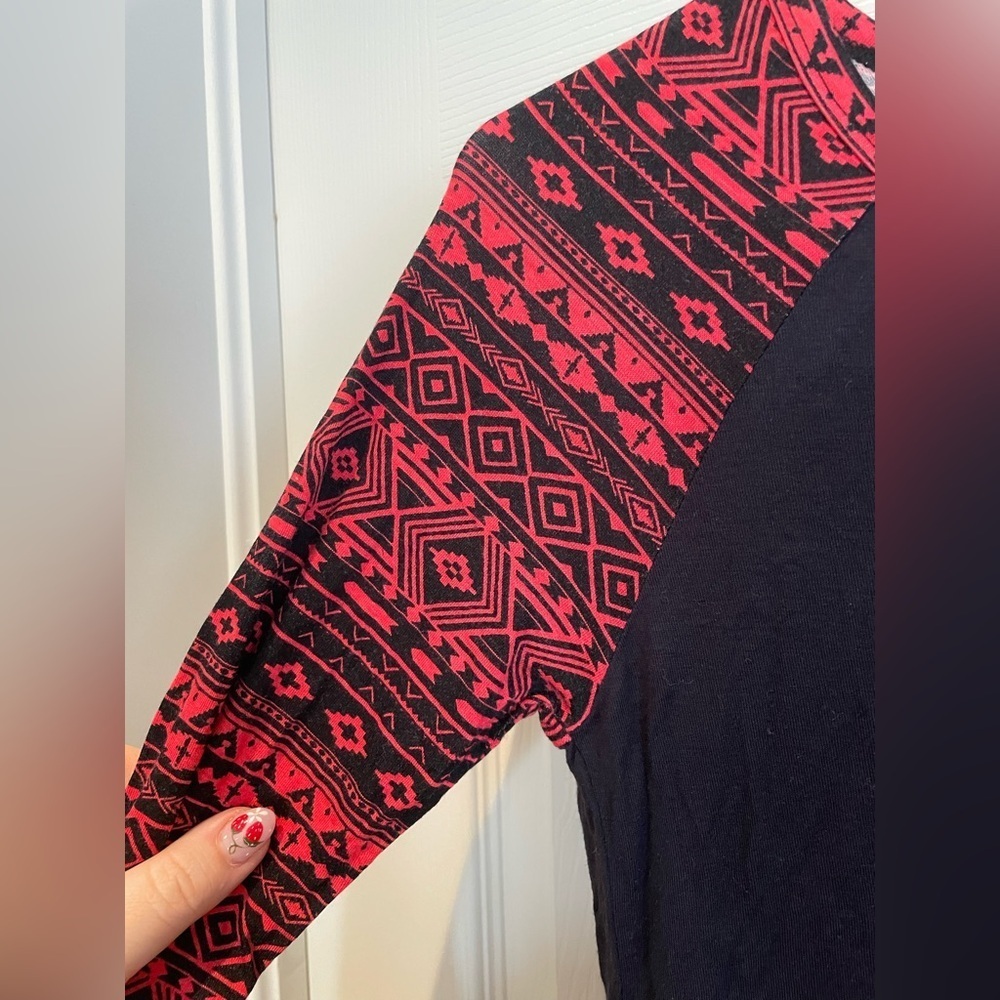3 quarter length sleeve top - Picture 3 of 4